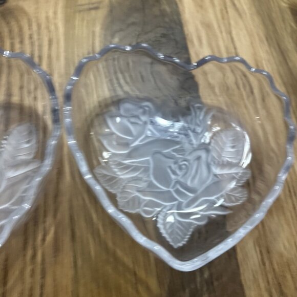 Home Beautiful Crystal Rose Pearls Covered Heart Box - Picture 9 of 12